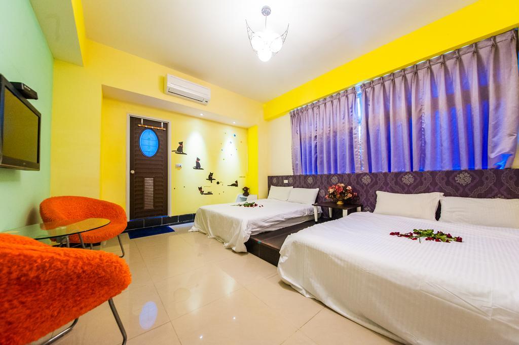 Love Night Market Inn Луодонг Екстериор снимка